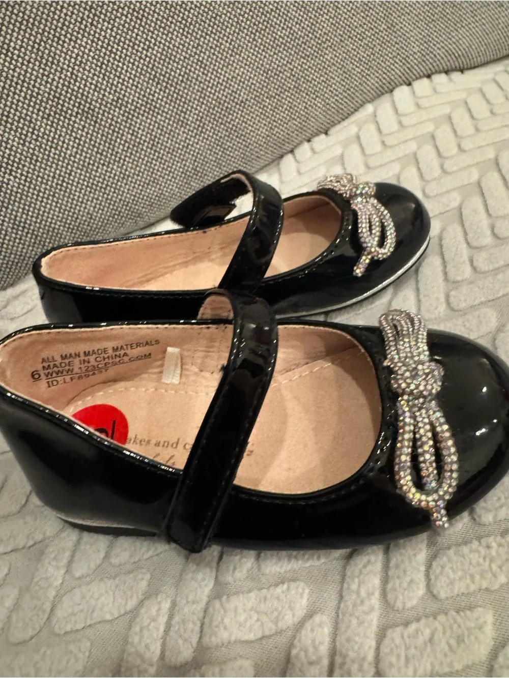 Cupcakes and cashmere black patent leather Mary Jane toddler shoes size 6
